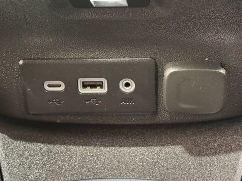 Used 2021 Chevrolet Malibu LT image 37