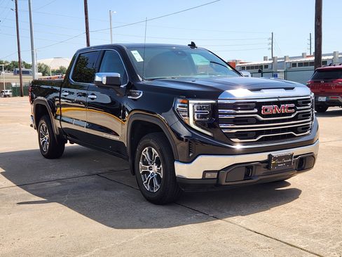 Certified 2025 GMC Sierra 1500 SLT RWD image 4