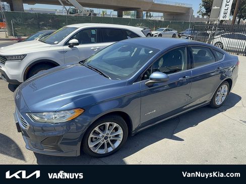 Used 2019 Ford Fusion SE FWD image 1