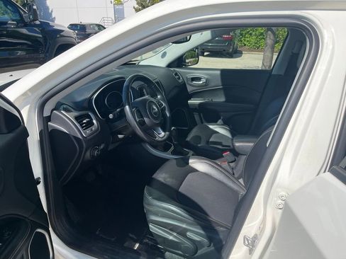 Used 2018 Jeep Compass Latitude AWD/4WD image 5