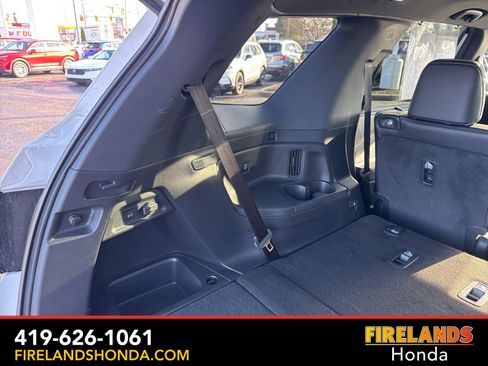 Used 2025 Honda Pilot Black Edition image 39