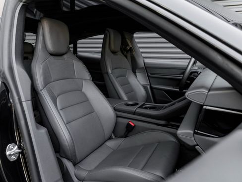 Certified 2025 Porsche Taycan image 31