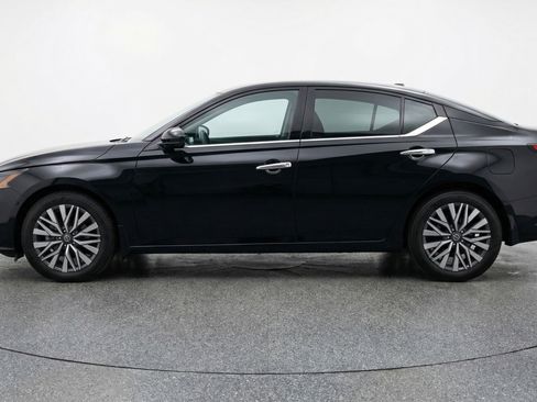 Used 2025 Nissan Altima 2.5 SV FWD image 5