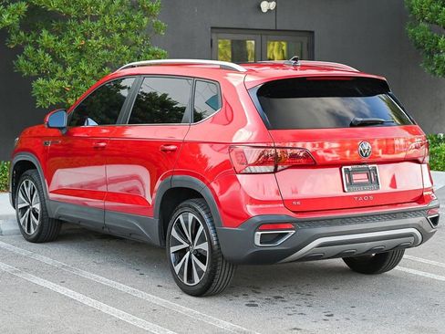Used 2022 Volkswagen Taos SE w/ Panoramic Sunroof Package image 6