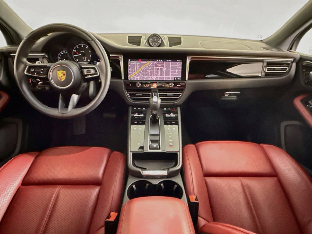Certified 2025 Porsche Macan AWD/4WD image 11