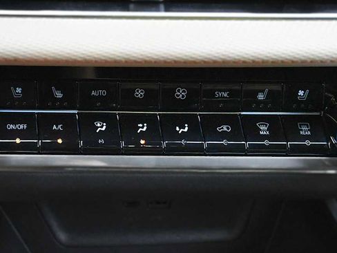 New 2026 Chevrolet Equinox ACTIV w/ Convenience Package III AWD/4WD image 21
