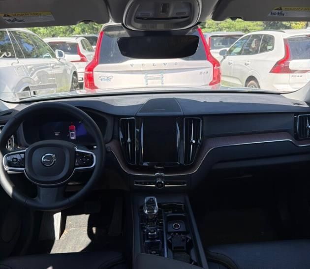 Used 2024 Volvo XC60 B5 Ultimate w/ Protection Package Premier AWD/4WD image 8