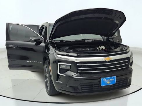 Certified 2025 Chevrolet Traverse High Country w/ LPO, Floor Liner Package AWD/4WD image 9