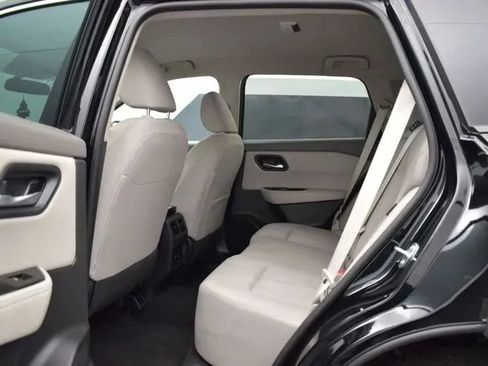 Used 2025 Nissan Rogue SV FWD image 15