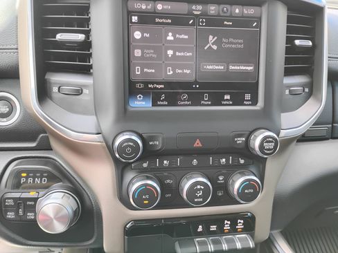 Used 2022 RAM 1500 Laramie AWD/4WD image 18