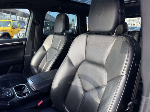 Used 2018 Porsche Cayenne image 24