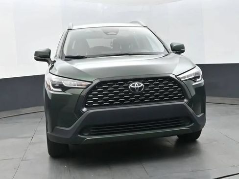 Used 2024 Toyota Corolla Cross LE FWD image 3