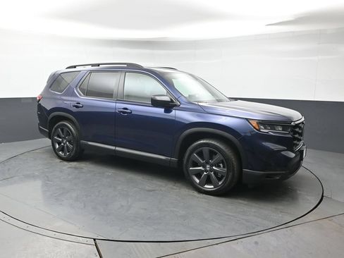 Used 2025 Honda Pilot Sport image 10