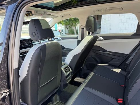 New 2026 Volkswagen Taos SE FWD image 16