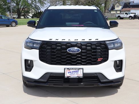 Used 2025 Ford Explorer ST AWD/4WD image 2