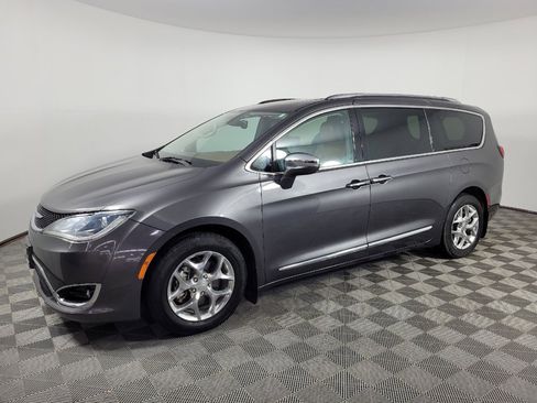 Used 2017 Chrysler Pacifica Limited FWD image 2