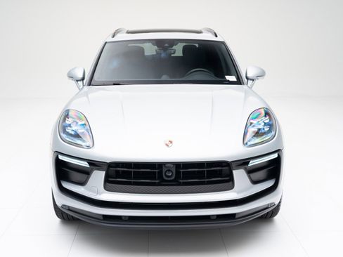 Certified 2025 Porsche Macan AWD/4WD image 6