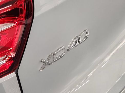 Certified 2025 Volvo XC60 B5 Core AWD/4WD image 13