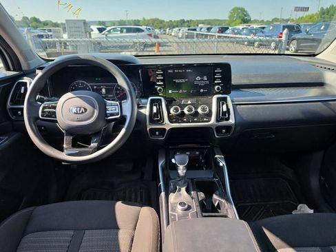 Used 2021 Kia Sorento LX AWD/4WD image 13