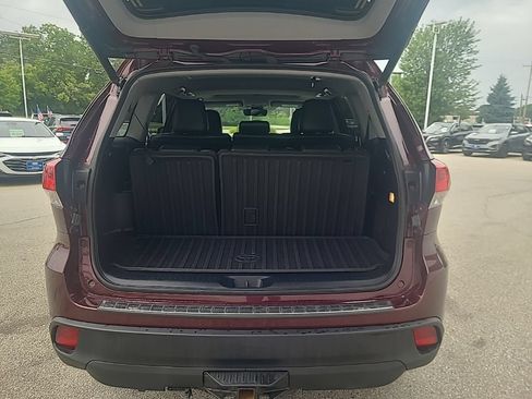 Used 2018 Toyota Highlander XLE AWD/4WD image 17