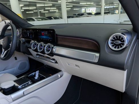 Used 2022 Mercedes-Benz GLB 250 image 29