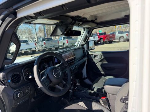 Used 2025 Jeep Wrangler Unlimited Rubicon 4xe w/ Safety Group image 17