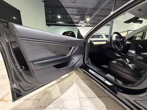 Used 2019 Tesla Model 3 Standard Range image 43