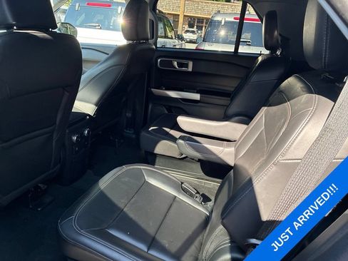 Used 2022 Ford Explorer XLT w/ Equipment Group 202A AWD/4WD image 11