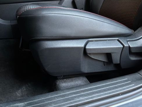 Used 2026 Nissan Kicks SR FWD image 11