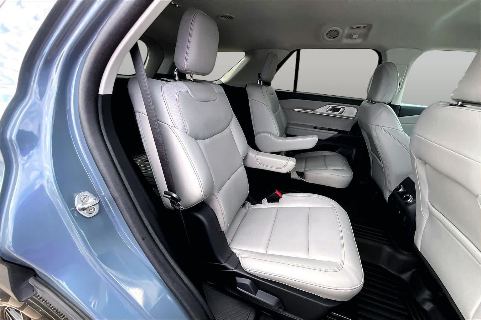 Used 2025 Ford Explorer Active w/ Active Comfort Package RWD image 21