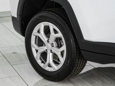 Used 2024 Jeep Compass Latitude AWD/4WD image 57