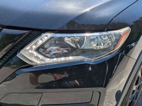 Used 2019 Nissan Rogue S w/ Special Edition Package FWD image 10
