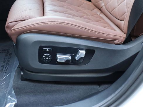 Used 2024 BMW X7 xDrive40i image 19
