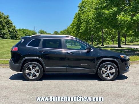 Used 2019 Jeep Cherokee Limited w/ Technology Group AWD/4WD image 8
