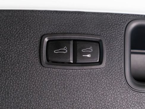 Certified 2026 Porsche Macan AWD/4WD image 40