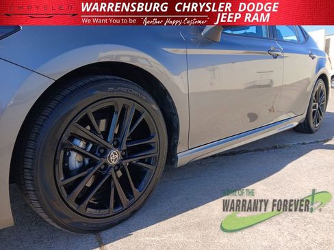 Used 2025 Toyota Camry SE image 30