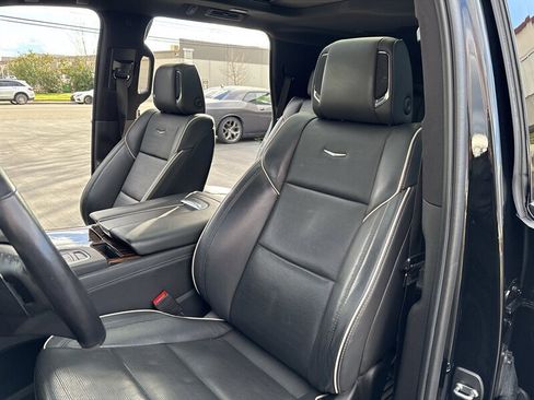 Used 2021 Cadillac Escalade Premium Luxury w/ LPO, Illumination Package AWD/4WD image 25