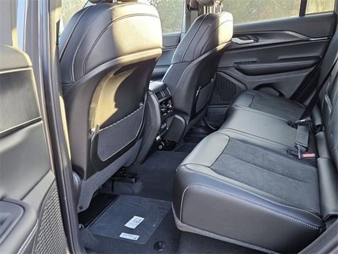 New 2025 Jeep Grand Cherokee Laredo image 6