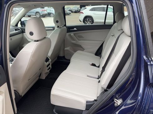 Used 2023 Volkswagen Tiguan SE w/ Panoramic Sunroof Package AWD/4WD image 13