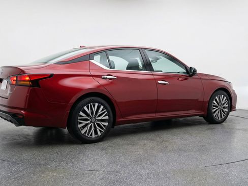 Used 2025 Nissan Altima 2.5 SV image 9