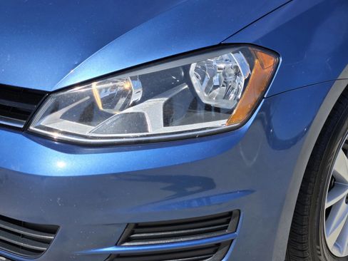 Used 2017 Volkswagen Golf S image 10