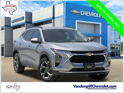 Used 2025 Chevrolet Trax LT w/ LT Convenience Package FWD image 1