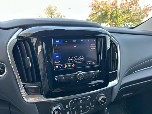 Used 2020 Chevrolet Traverse LT image 13