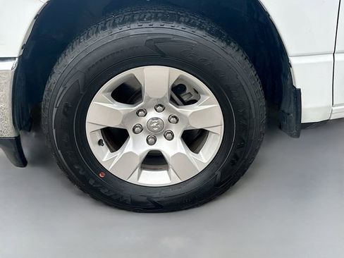 Used 2024 RAM 1500 Big Horn AWD/4WD image 30