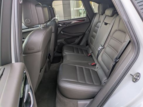 Used 2020 Porsche Macan S image 31