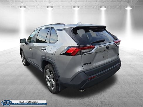 Used 2021 Toyota RAV4 XLE Premium AWD/4WD image 8