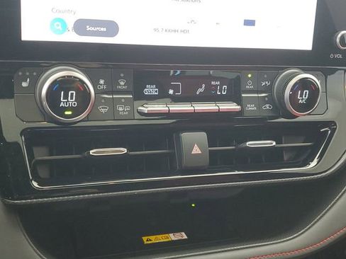 Used 2024 Toyota Highlander XSE FWD image 32