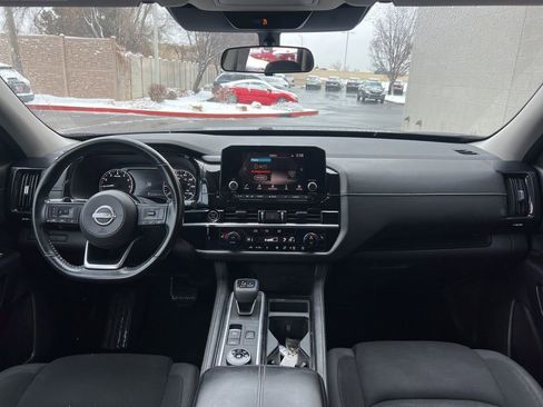 Used 2022 Nissan Pathfinder SV image 20