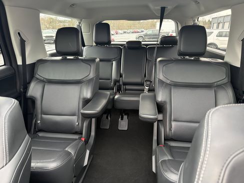 Used 2025 Ford Expedition Max Platinum w/ Driver's Package AWD/4WD image 33