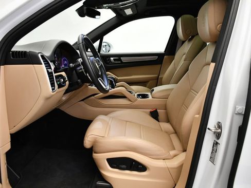 Used 2022 Porsche Cayenne Platinum Edition image 39